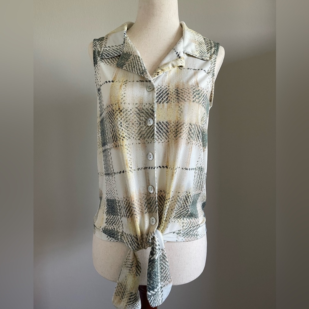 AUW Sleeveless Tie Front Top